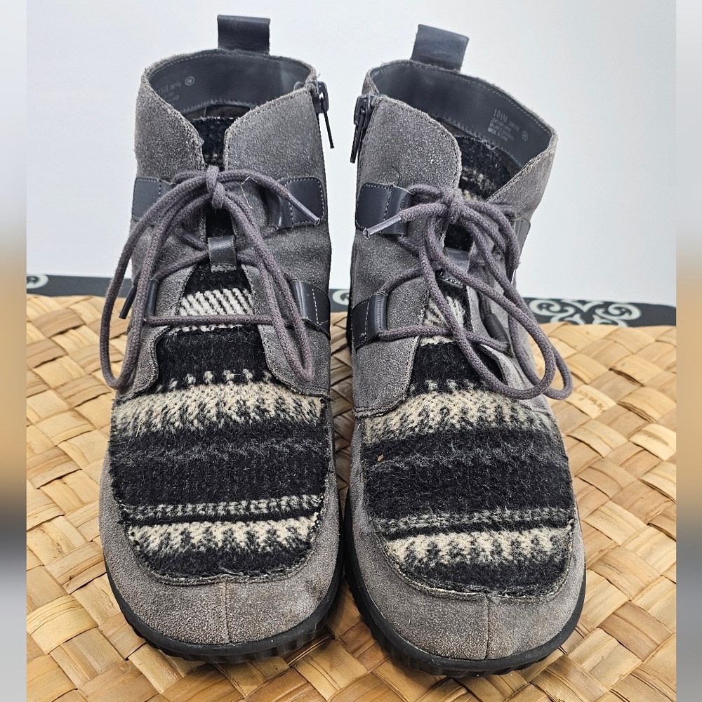 AEROSOLES Charcoal Ankle Boots Size 10.5